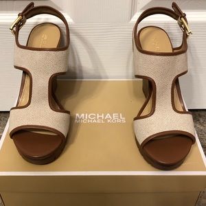 👠 NEW Michael - Michael Kors wedge heels 👠